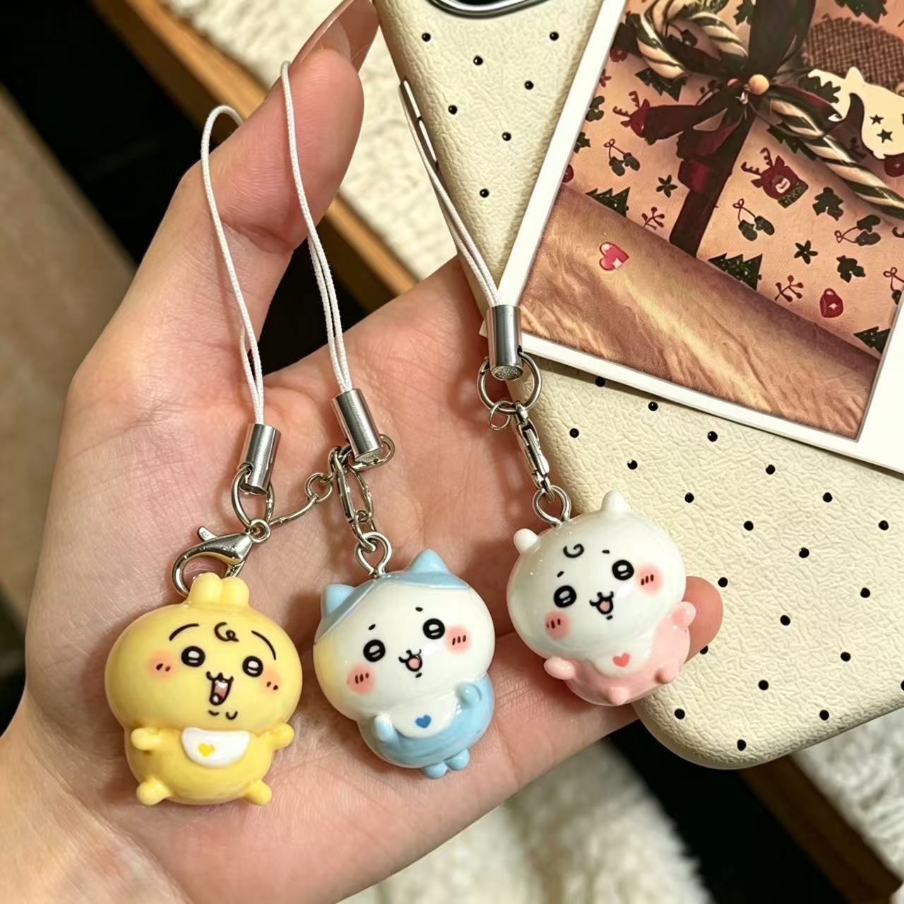 Urocza mała zawieszka z żywicy – Resin Art Keychain recenzja i cena
